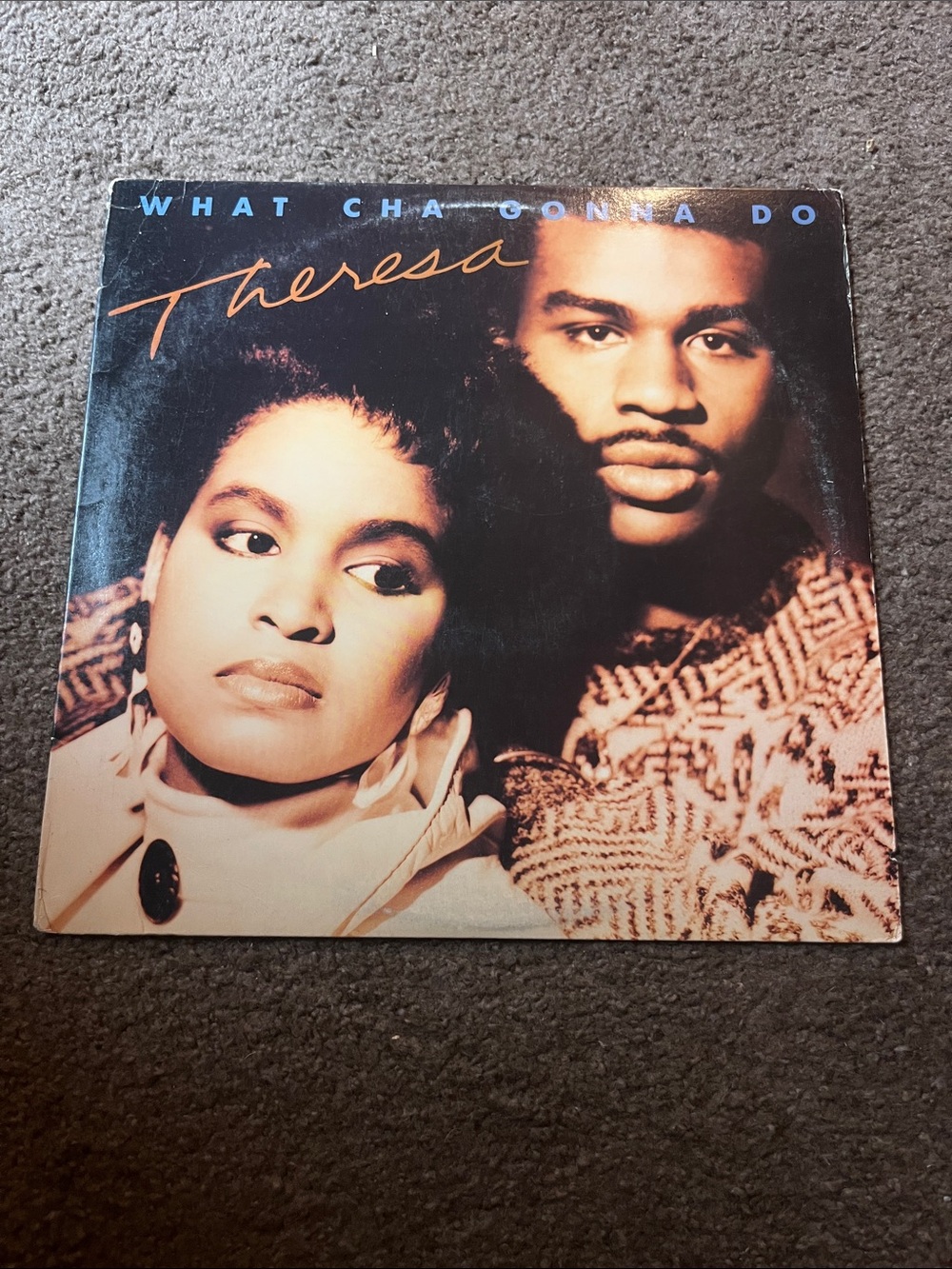 Selling a vinyl record “what cha gonna do” by Theresa